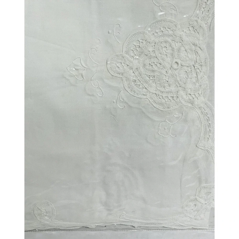 Vintage Battenburg Lace Table Runner 16